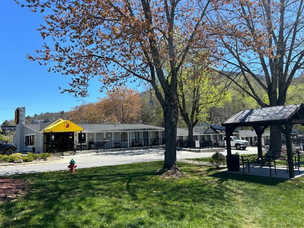 Super 8 by Wyndham Asheville/Biltmore image 1